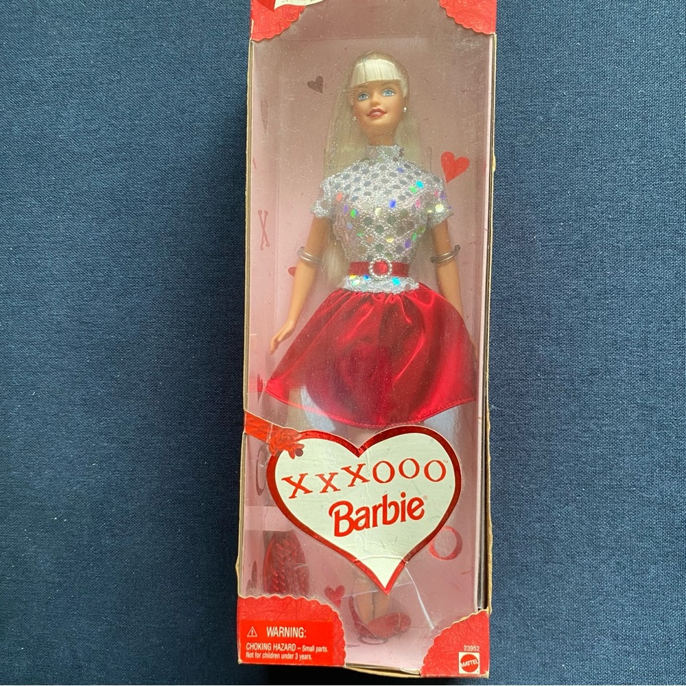 1999 Mattel Valentine XXXOOO Barbie Doll Special Edition